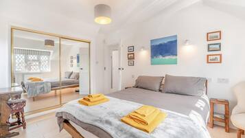 2 bedrooms, iron/ironing board, free WiFi, bed sheets