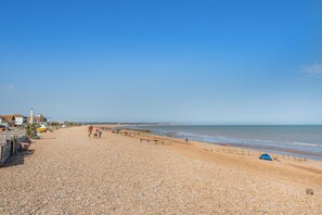 Beach - 2 Bed in Pevensey Bay (oc-h32288) (Pevensey Bay)