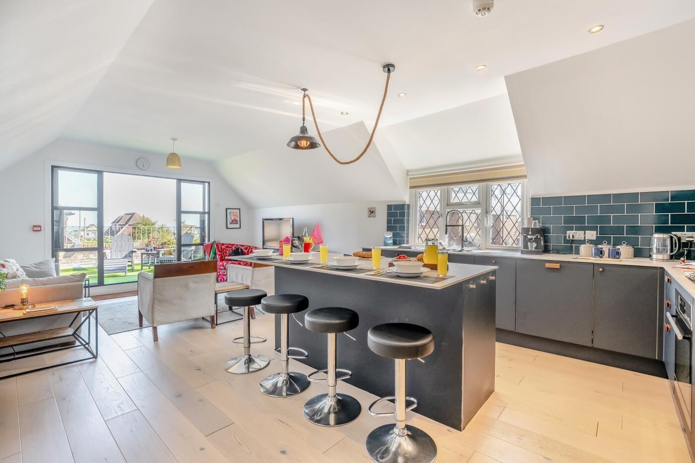 Mikrovågsugn, ugn och grytor/köksredskap