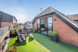 Terrace/patio - 2 Bed in Pevensey Bay (oc-h32288) (Pevensey Bay)