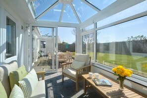 TV, fireplace - 4 Bed in Padstow (oc-p00425) (Constantine Bay)