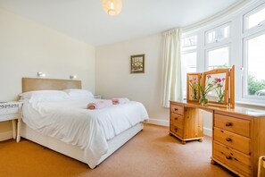 Iron/ironing board, free WiFi, bed sheets - 1 Bed in Padstow (oc-p00485) (Saint Merryn)