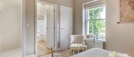 Bügeleisen/Bügelbrett, kostenloses WLAN, Bettwäsche