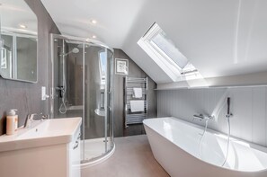 Towels - 4 Bed in St. Peters (oc-h32665) (Broadstairs)