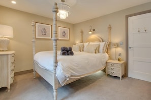 Iron/ironing board, travel crib, free WiFi, bed sheets