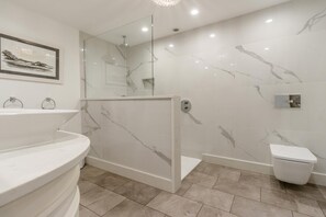 Bathroom - 2 Bed in Conwy (oc-bow273) (Conwy)