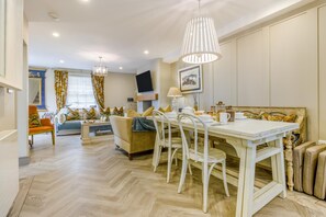 Dining - 2 Bed in Conwy (oc-bow273) (Conwy)