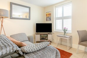 TV - 1 Bed in St Ives (oc-pc464b) (Saint Ives)