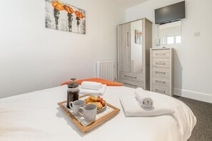 Iron/ironing board, travel cot, free WiFi, bed sheets - 1 Bed in St Ives (oc-pc464b) (Saint Ives)