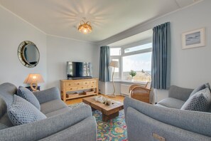 TV, fireplace - 3 Bed in Porthleven (oc-p00877) (Porthleven)