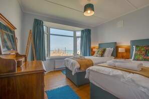 Iron/ironing board, free WiFi, bed sheets - 3 Bed in Porthleven (oc-p00877) (Porthleven)