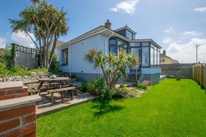 Outdoor dining - 3 Bed in Porthleven (oc-p00877) (Porthleven)