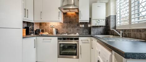 Mikrowelle, Ofen, Kochgeschirr/Geschirr/Besteck