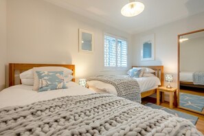 Iron/ironing board, free WiFi, bed sheets - 2 Bed in Padstow (oc-p00400) (Padstow)