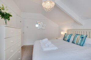 Iron/ironing board, bed sheets - 2 Bed in St Ives (oc-pc055a) (St Ives)