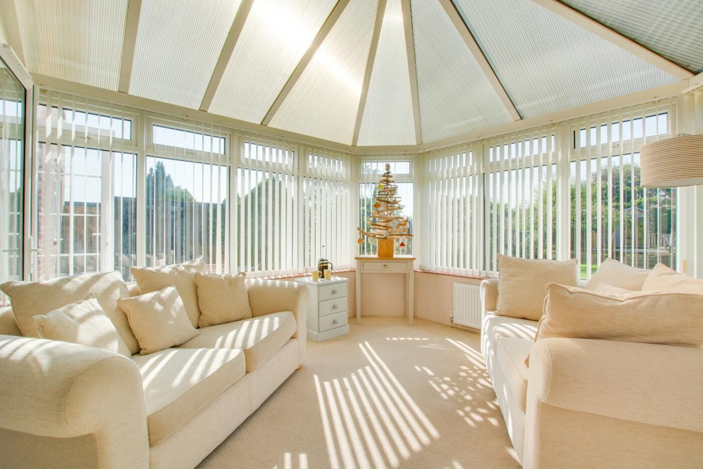 Televisión y chimenea 