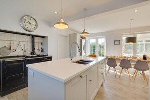 Microwave, oven, dishwasher, high chair - 5 Bed in Mundesley (oc-2189) (Mundesley)