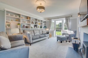 TV, fireplace - 5 Bed in Mundesley (oc-2189) (Mundesley)
