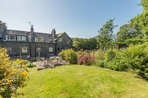 Outdoor dining - 3 Bed in Ambleside (oc-h32727) (Ambleside)