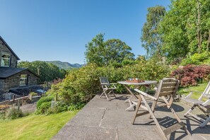 Outdoor dining - 3 Bed in Ambleside (oc-h32727) (Ambleside)