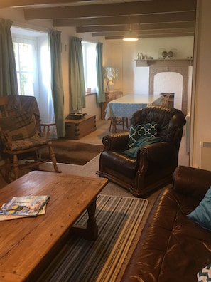 TV - 2 Bed in Perranporth (oc-pc072a) (Perranporth)