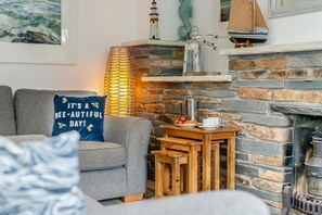 TV - 3 Bed in Padstow (oc-p00397) (Padstow)