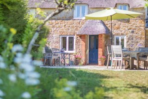 Outdoor dining - 2 Bed in Bowood (oc-g32719) (Bowood)