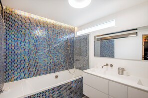 Hair dryer, towels - Architect villa, pool & peaceful garden (Marseille)