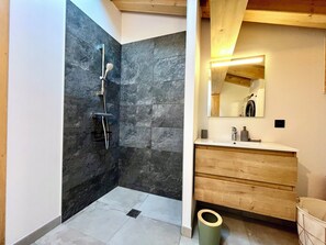Shower, hair dryer - Comfortable stay 200m from the ski lifts (Combloux)