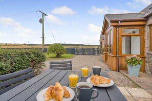 Outdoor dining - 2 Bed in Hatton (oc-t32765) (Peterhead)