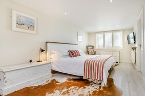 Iron/ironing board, travel cot, free WiFi, bed sheets - 3 Bed in Padstow (oc-p00329) (Padstow)