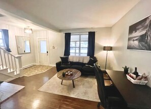 Interior - Downtown Retreat Moncton (Moncton)