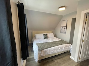 Desk, WiFi - Downtown Retreat Moncton (Moncton)