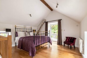 Iron/ironing board, travel crib, free WiFi, bed sheets - 1 Bed in Corwen (oc-fl010) (Derwen)