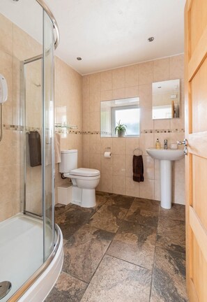 Towels - 1 Bed in Corwen (oc-fl010) (Derwen)