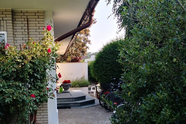 Property grounds - Cozy double room with sunny balcony (Sylt)