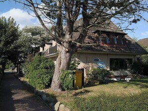 Property grounds - Cozy double room with sunny balcony (Sylt)