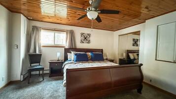 Desk, iron/ironing board, WiFi