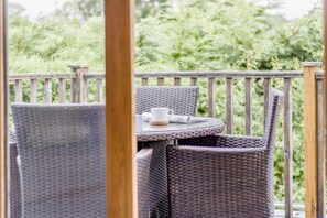 Outdoor dining - 1 Bed in Garth (oc-k32702) (Garth)