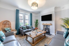TV, fireplace - 3 Bed in Amble (oc-k32746) (Amble)