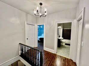 3 bedrooms, WiFi, bed sheets - Downtown Oasis Moncton (Moncton)