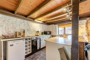 Mikrowelle, Ofen, Geschirrspüler, Hochstuhl