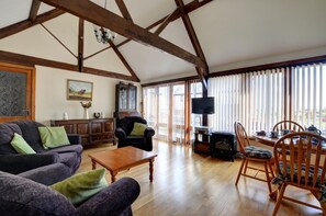 TV - 2 Bed in Welshpool (oc-wab256) (Berriew)