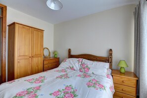 Iron/ironing board, free WiFi, bed sheets - 2 Bed in Welshpool (oc-wab256) (Berriew)