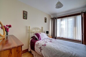Iron/ironing board, free WiFi, bed sheets - 2 Bed in Welshpool (oc-wab256) (Berriew)