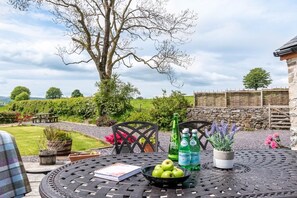 Outdoor dining - 3 Bed in Corwen (oc-fl009) (Derwen)