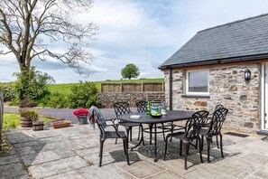 Outdoor dining - 3 Bed in Corwen (oc-fl009) (Derwen)