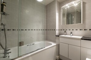 Towels - 2 Bed in Bath (oc-bhr54) (Bath)