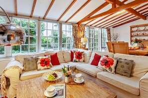 TV - 4 Bed in Widcombe (oc-bhr13) (Bath)