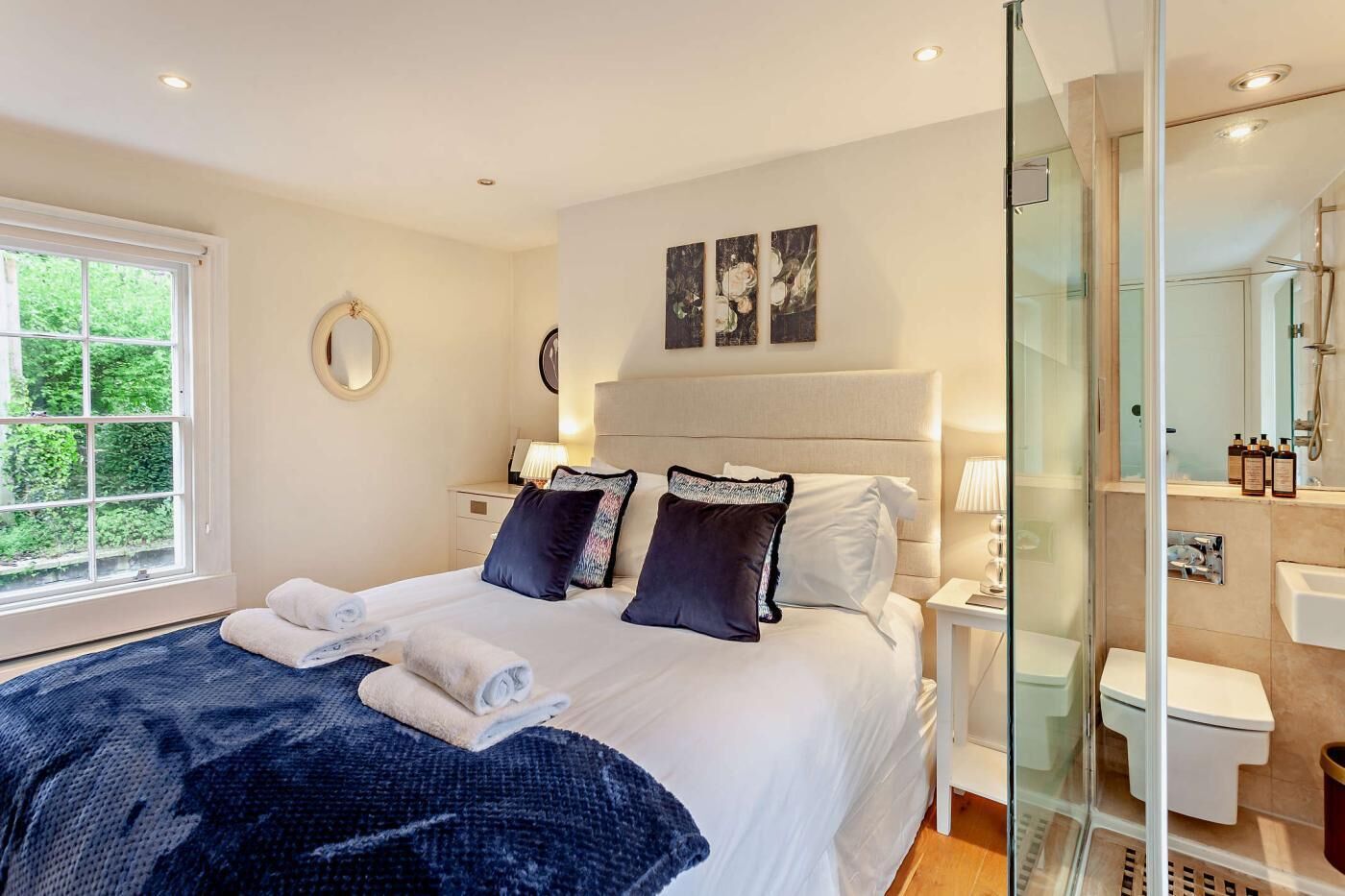 Iron/ironing board, WiFi (free), bed sheets